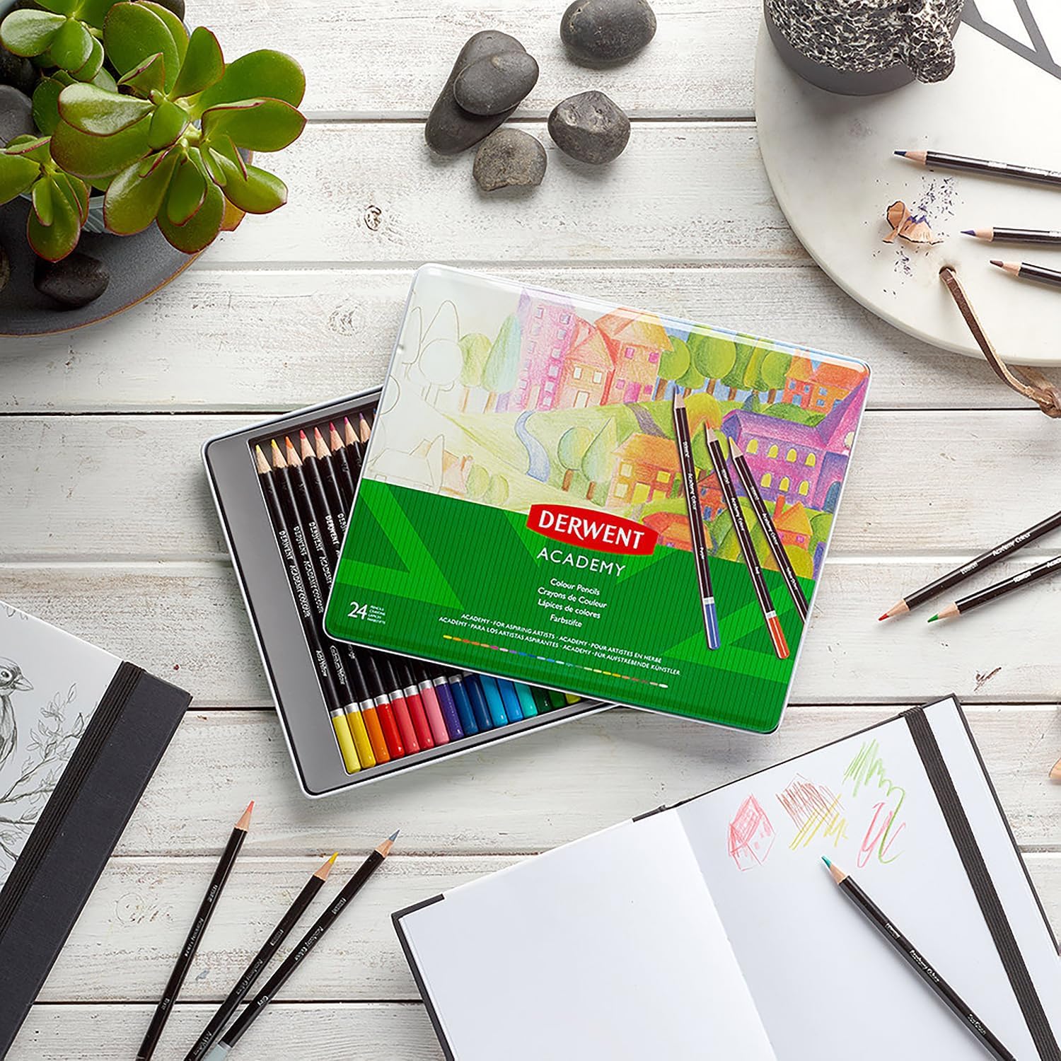 Blendable colouring pencils for artists and students