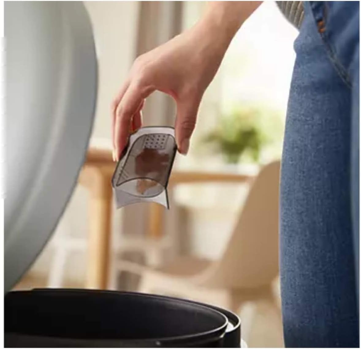 Removable lint bin for quick disposal