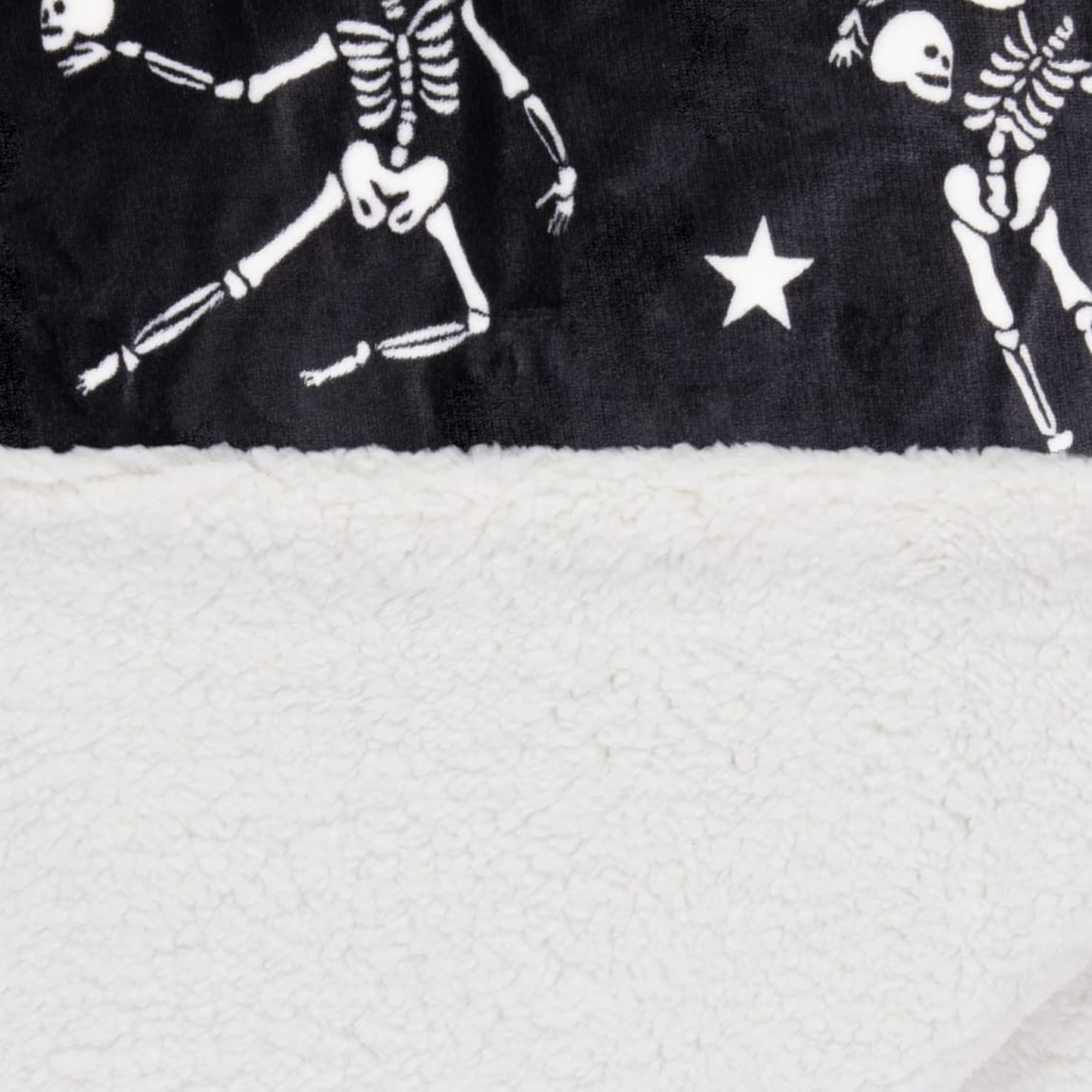 Skeleton design Sherpa throw 120x150cm for seasonal décor and comfort