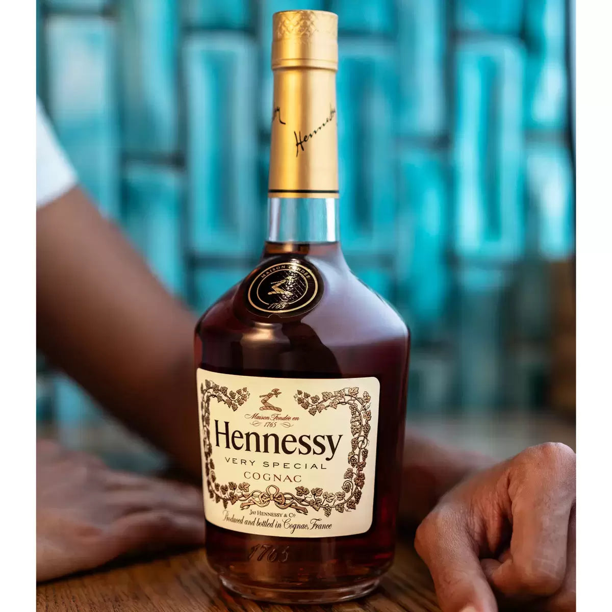 Hennessy VS 70cl bottle – ideal cognac for mixing cocktails or enjoying neat