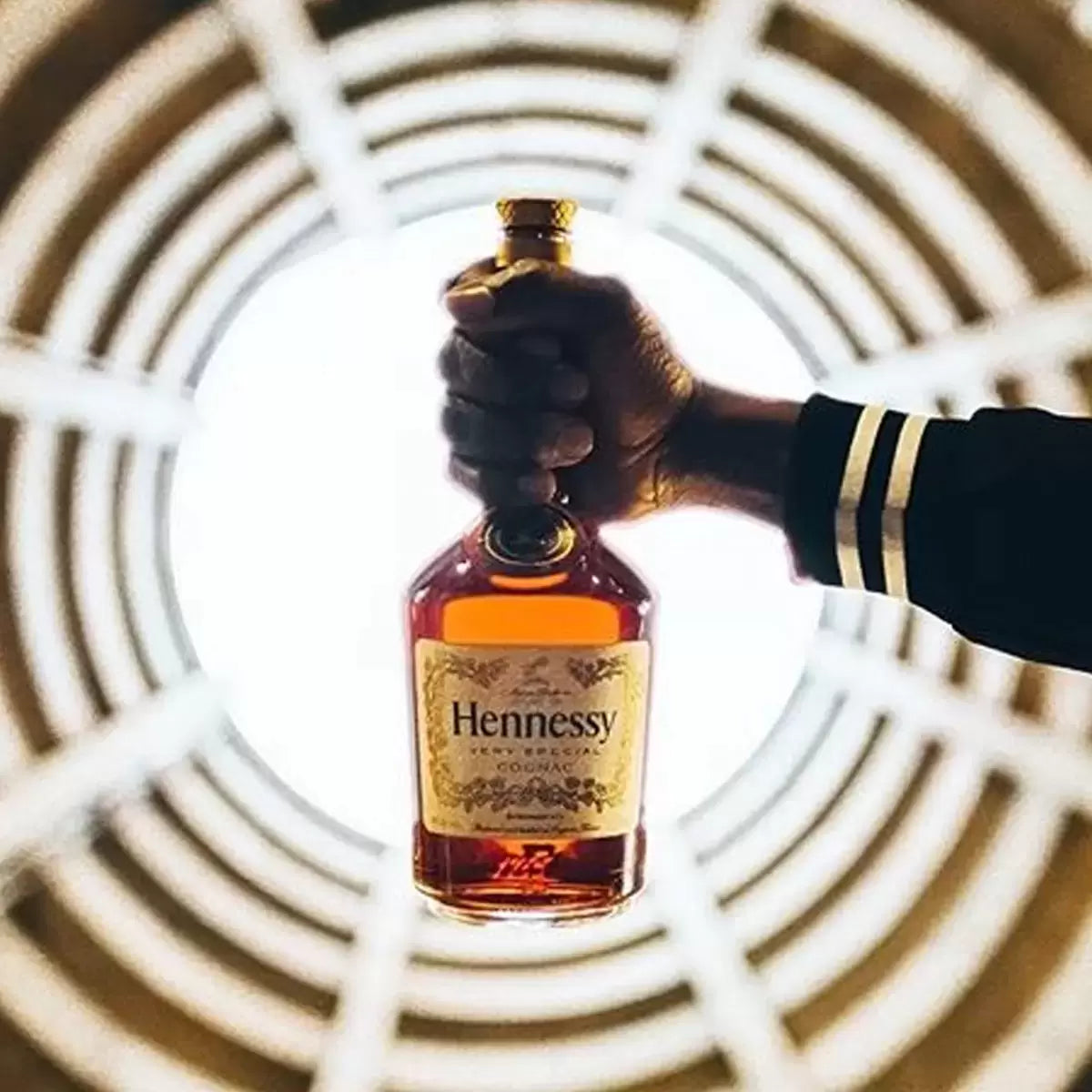 Luxury Hennessy VS Cognac 70cl – perfect gift for celebrations and refined tastes