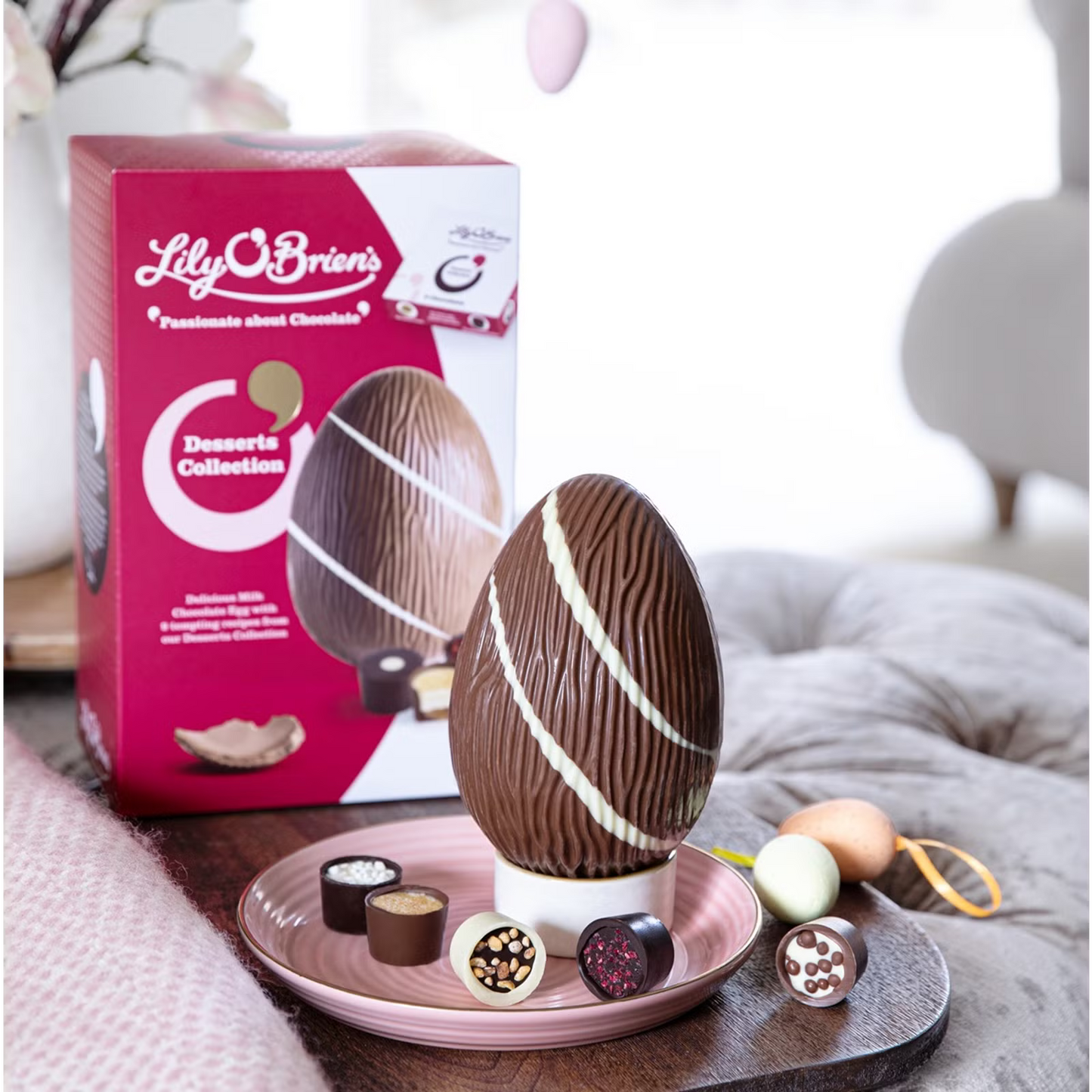 Luxury milk chocolate Easter egg with 9 chocolates