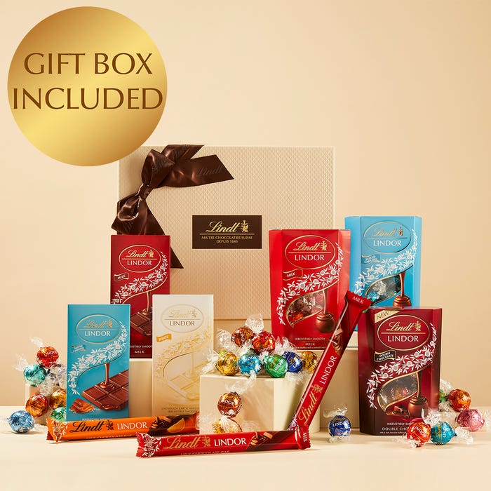 Silky smooth chocolate gift set filled with LINDOR treats