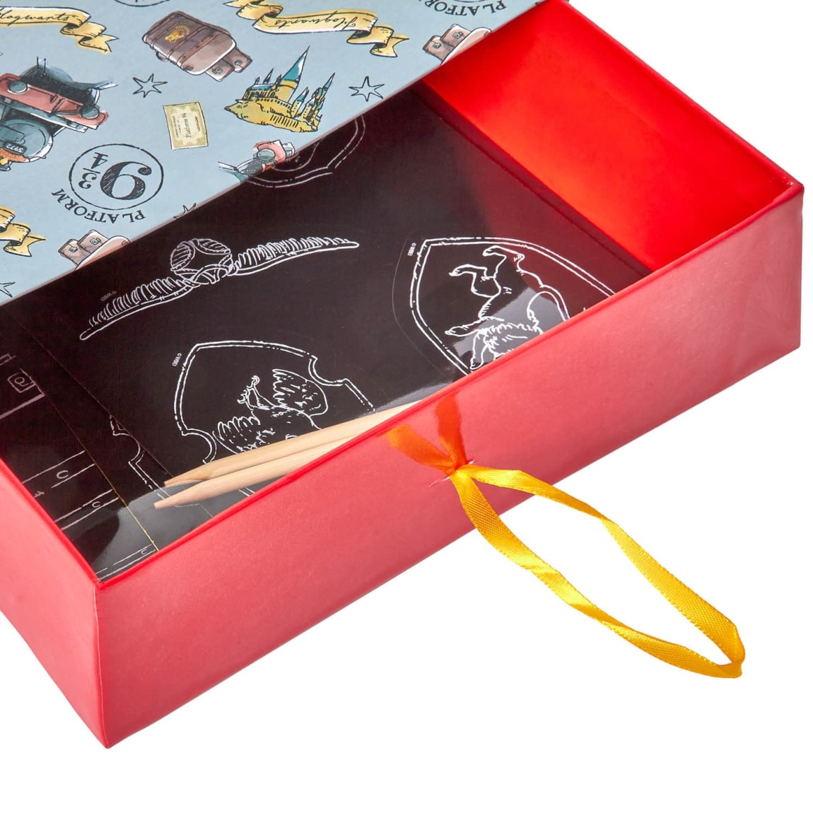 Wizarding World Harry Potter art set with sheets and scrapers