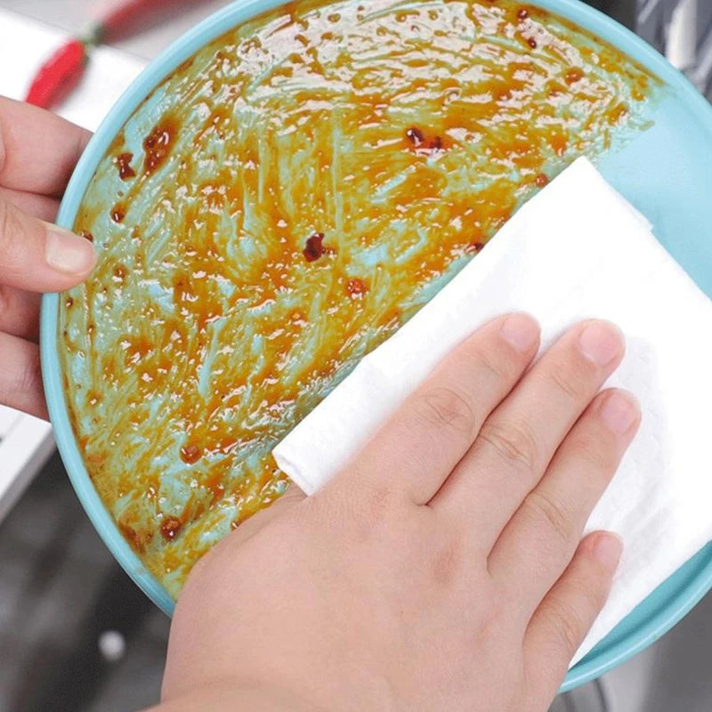 Thick absorbent cleaning rag roll for household use