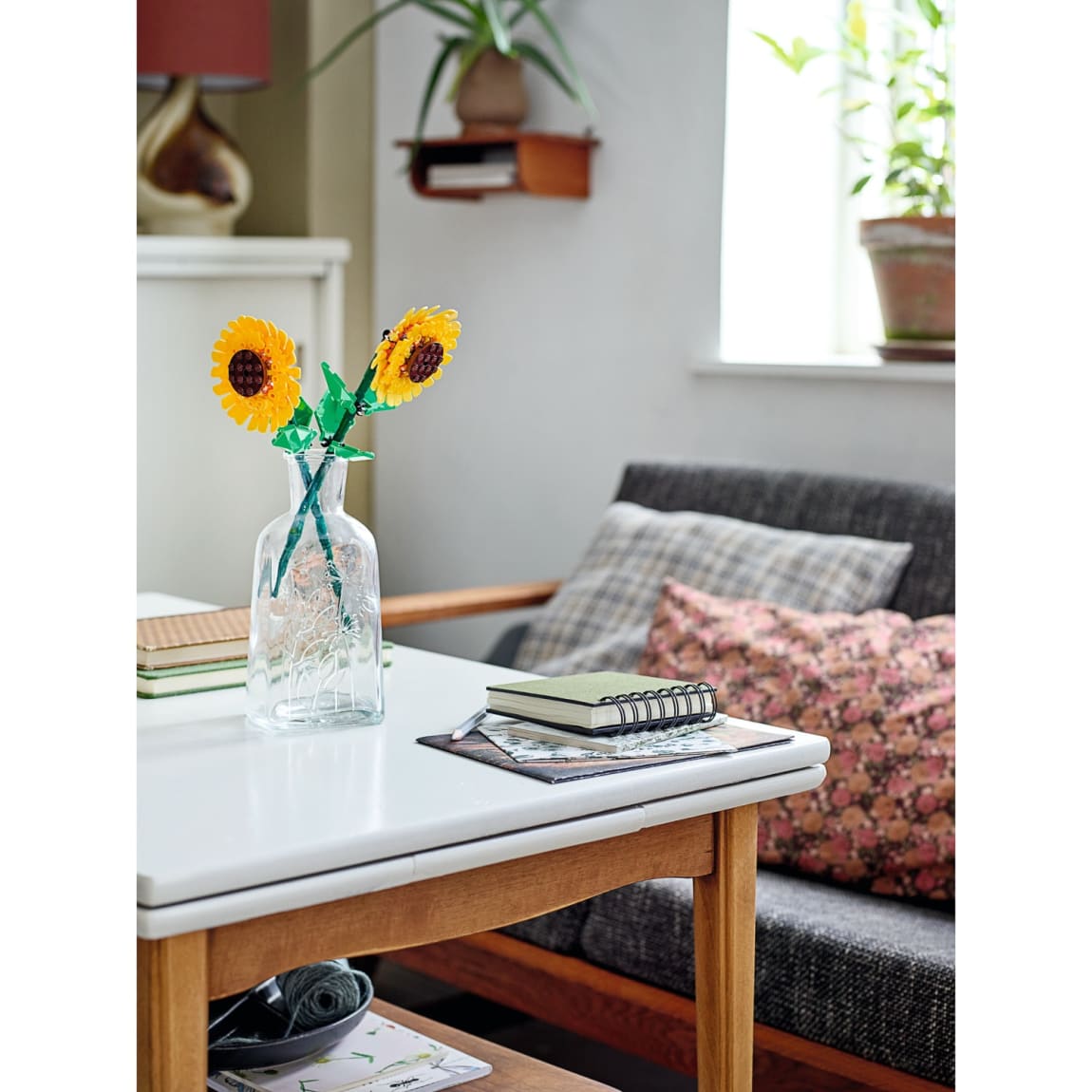 Interactive LEGO flower set for kids and teens