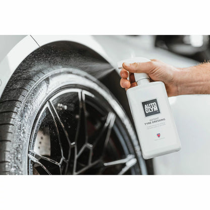 Tyre dressing and wheel cleaning car care kit