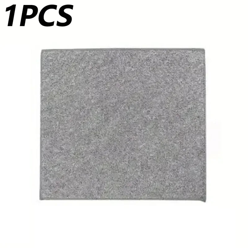 Microfiber detailing cloth for car surfaces