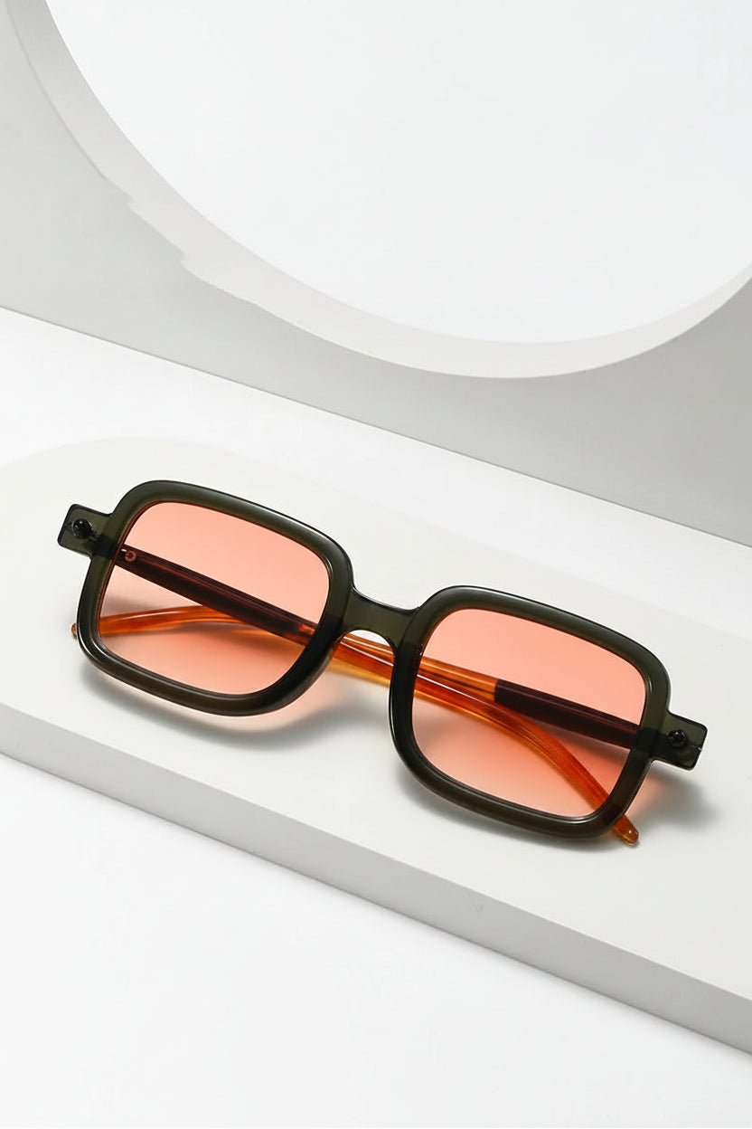 Rectangle gradient sunglasses frame detail polycarbonate build