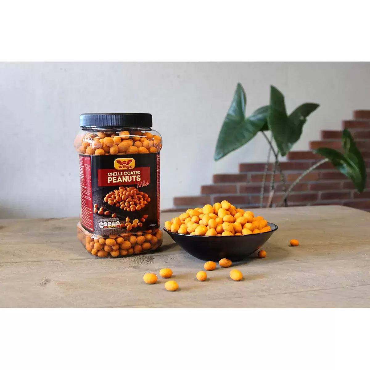 Crunchy roasted peanuts with chilli coating