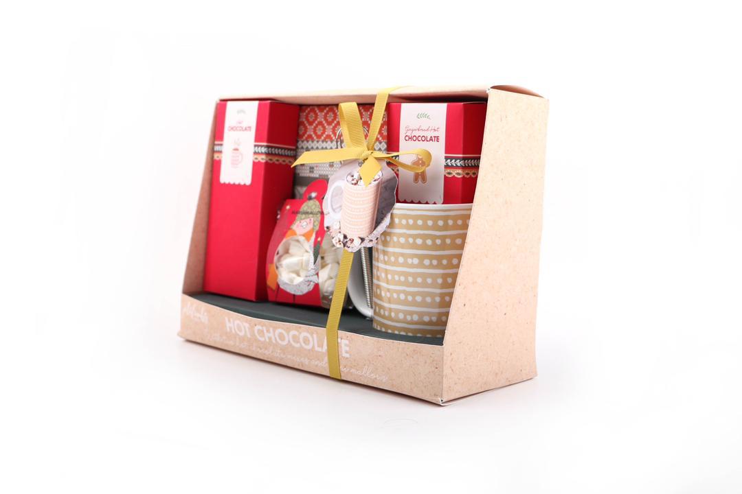 Cosy winter treat featuring rich hot chocolate and marshmallows, perfect for gifting