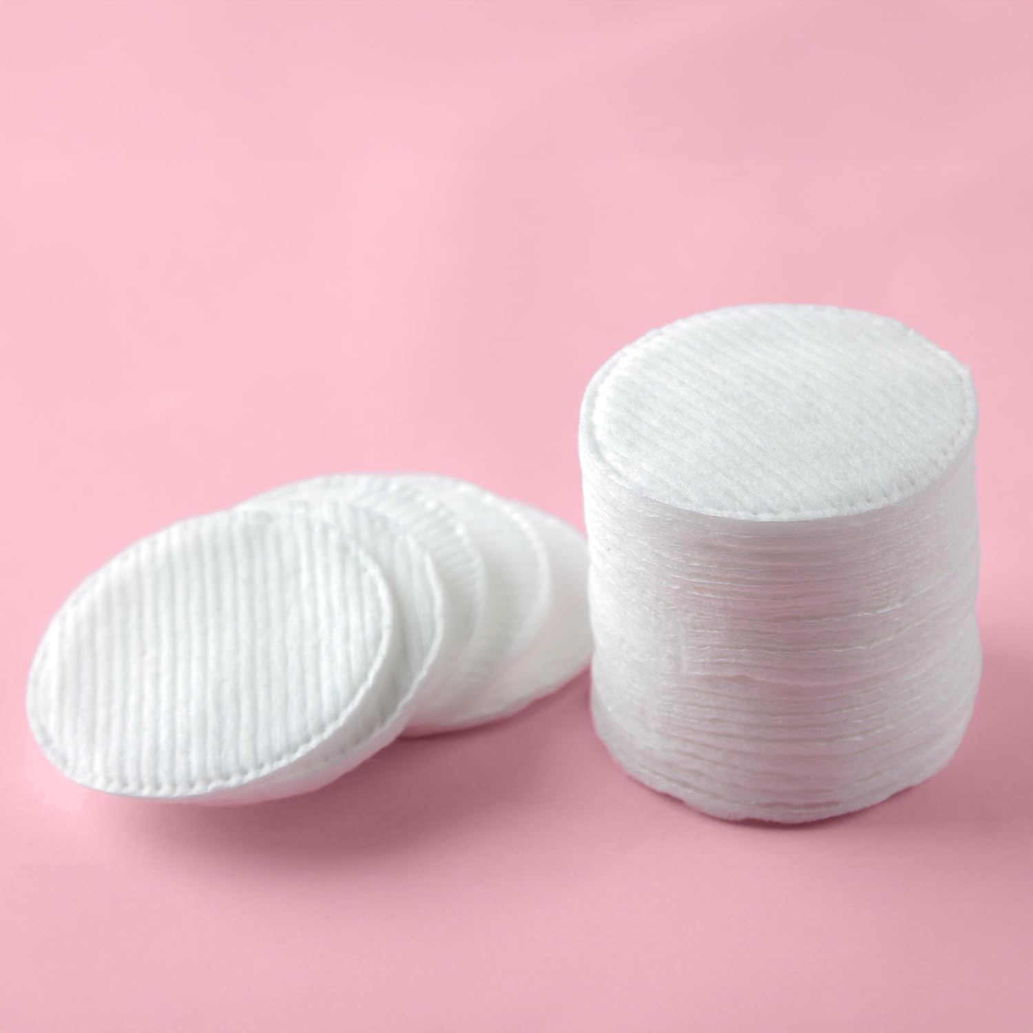  Round shape cotton wool pads designed for makeup removal and skincare