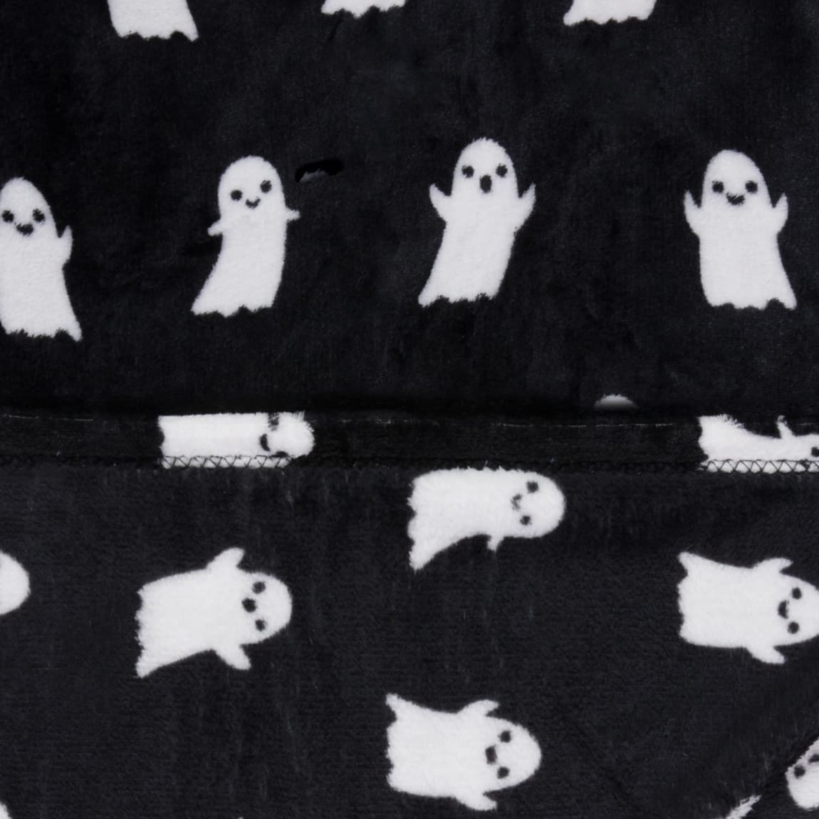 Halloween Ghost Throw 120x150cm for movie nights and festive lounging