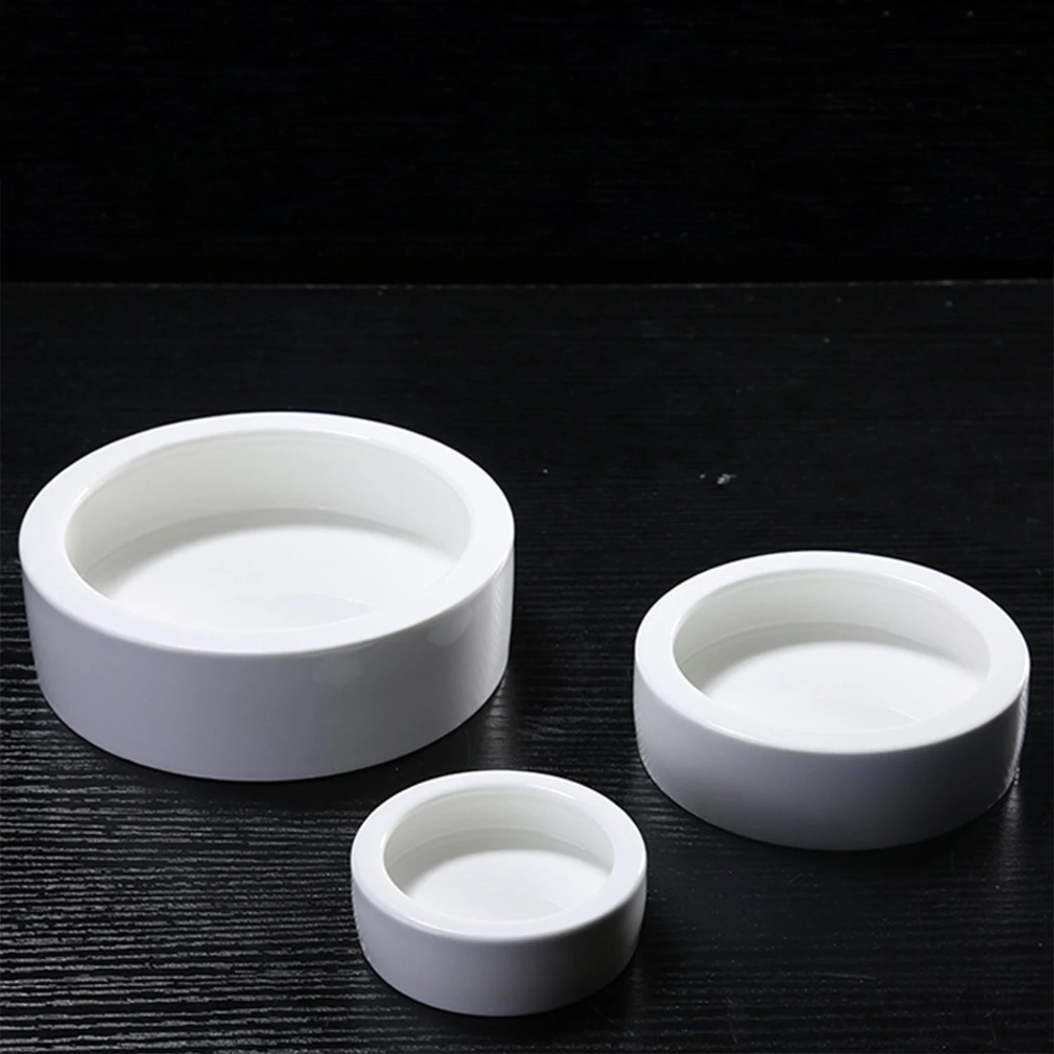 High density ceramic reptile feeding accessory