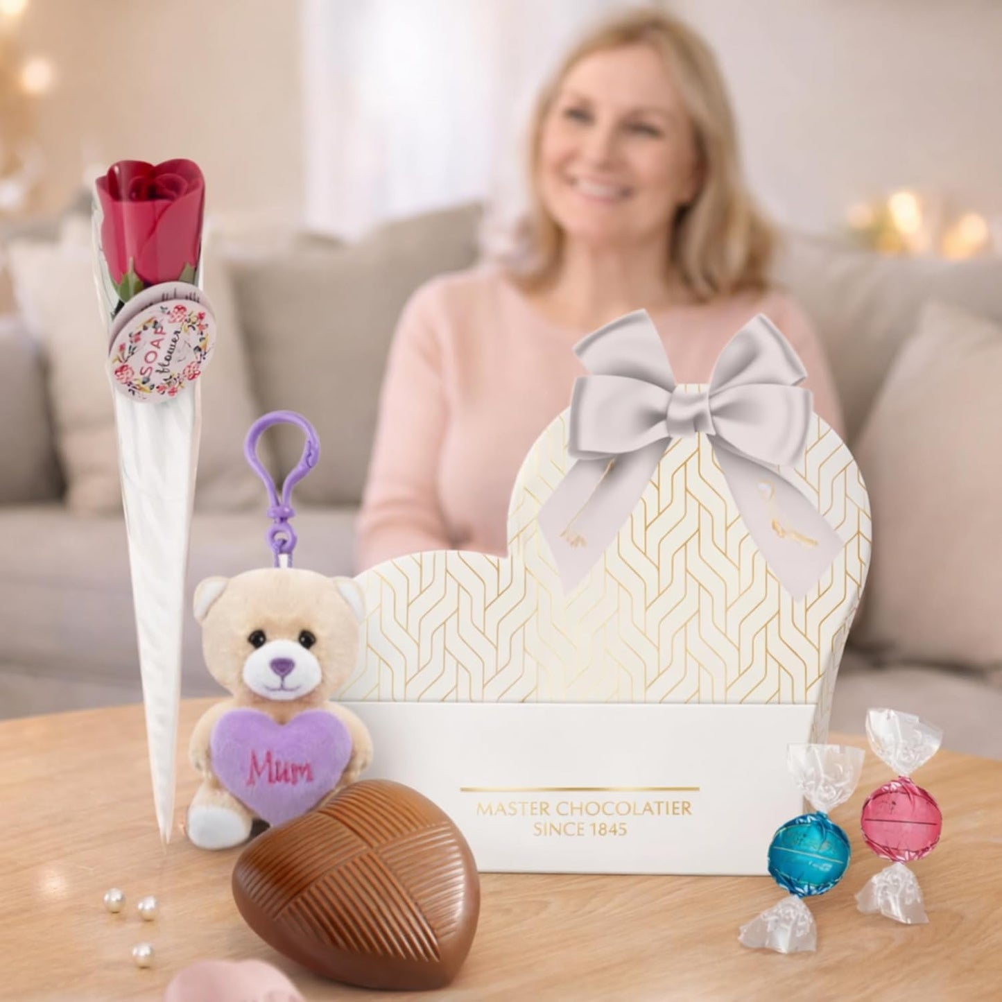 Mum Bear clip-on with heart for gift decoration