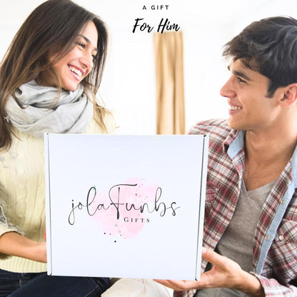 JOLAFUNBS gift hamper with vegan chocolate biscuits and thoughtful cards