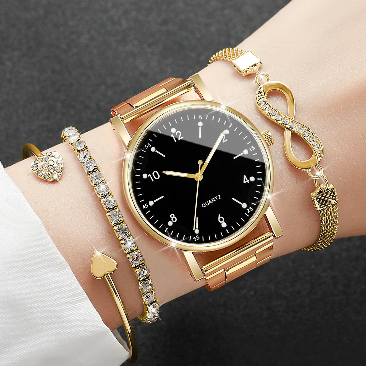 Ladies quartz wristwatch and jewellery set