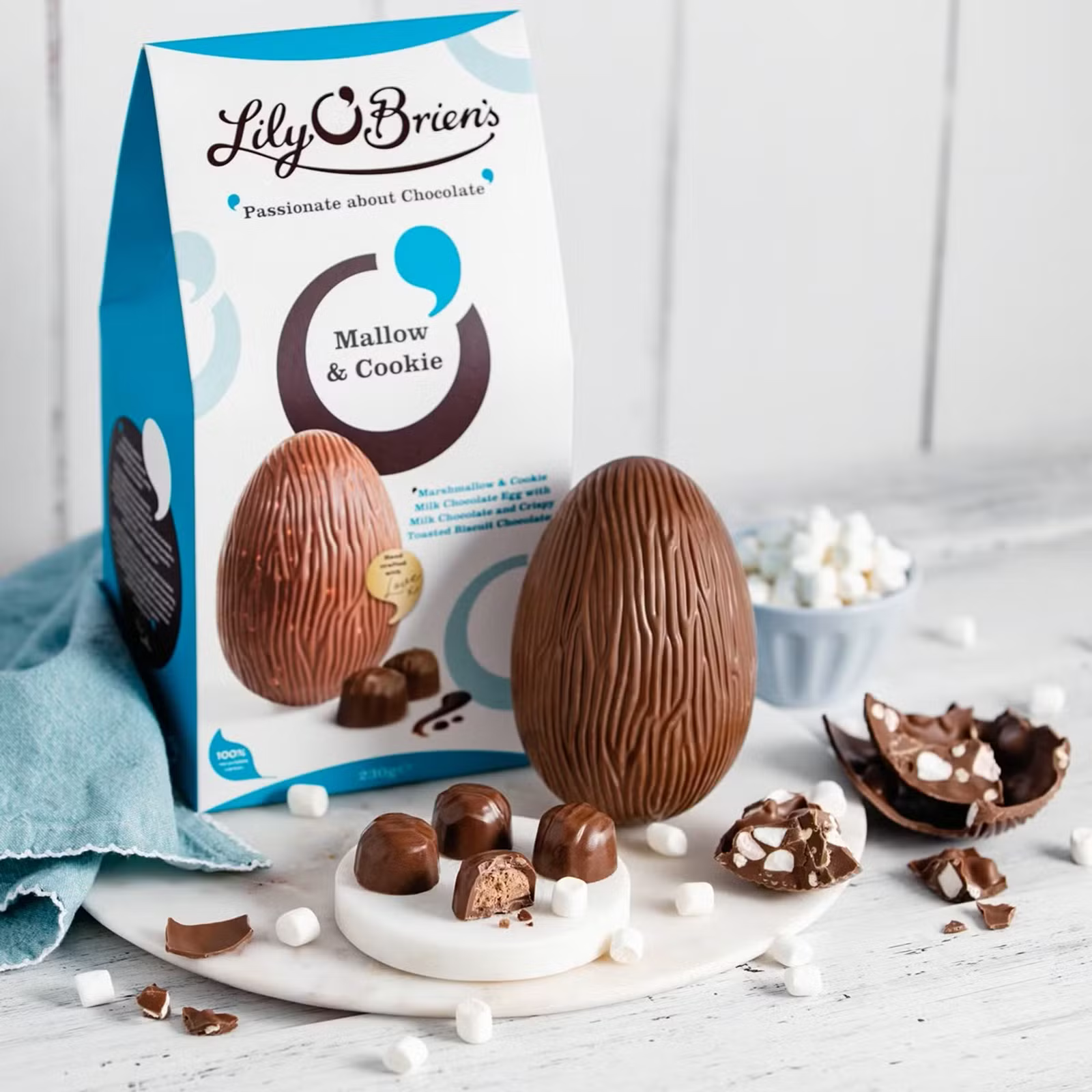 Includes 4 Crispy Toasted Biscuit Chocolates for crunch and sweetness