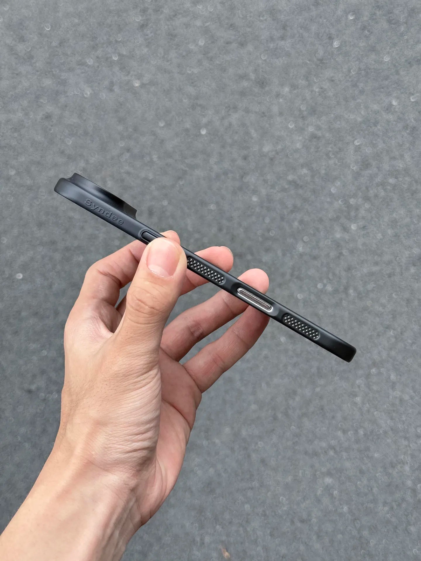 Magnetic protective cover combining cooling and durability