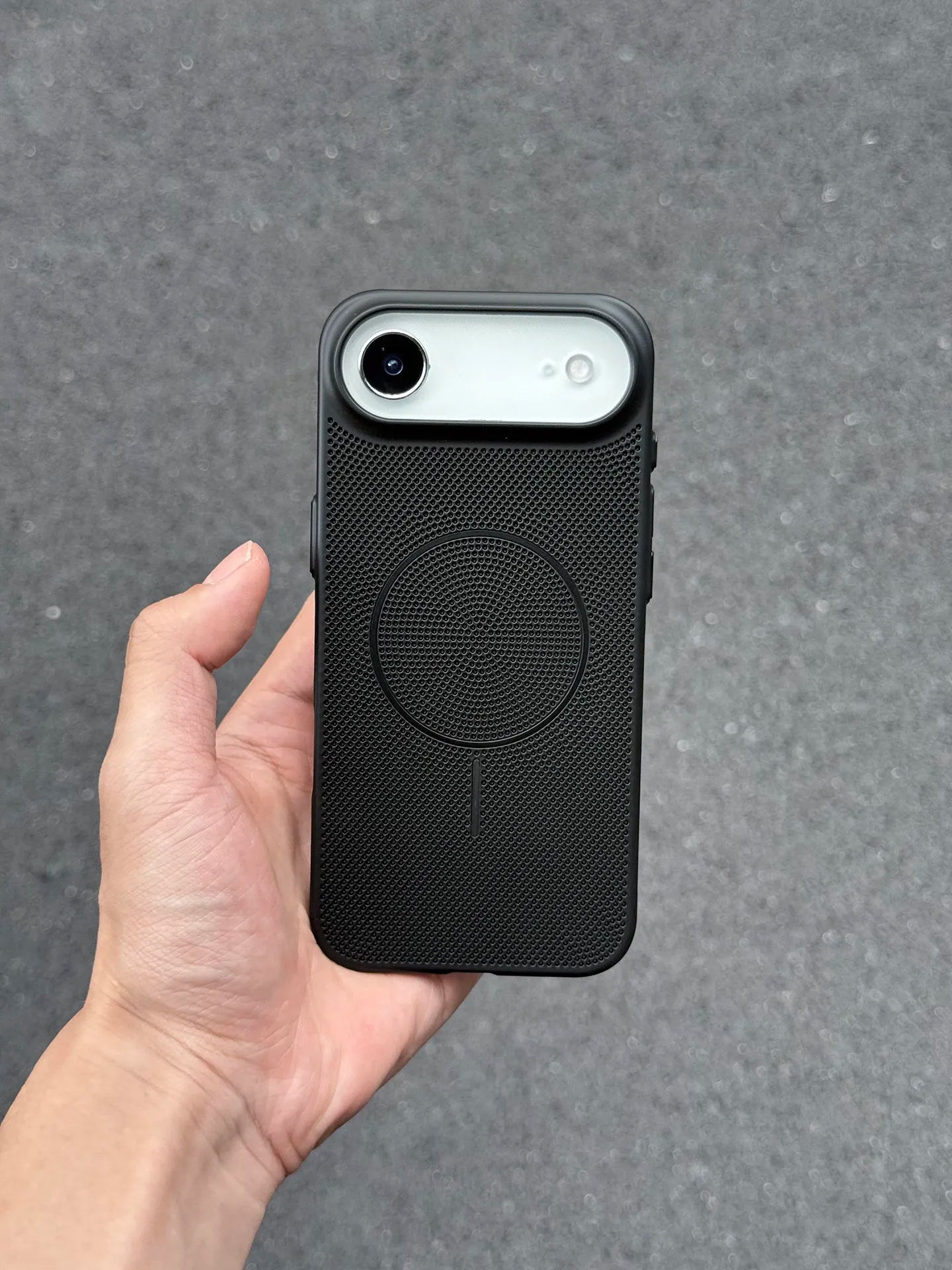 Slim shockproof case featuring metal mesh styling for iPhone