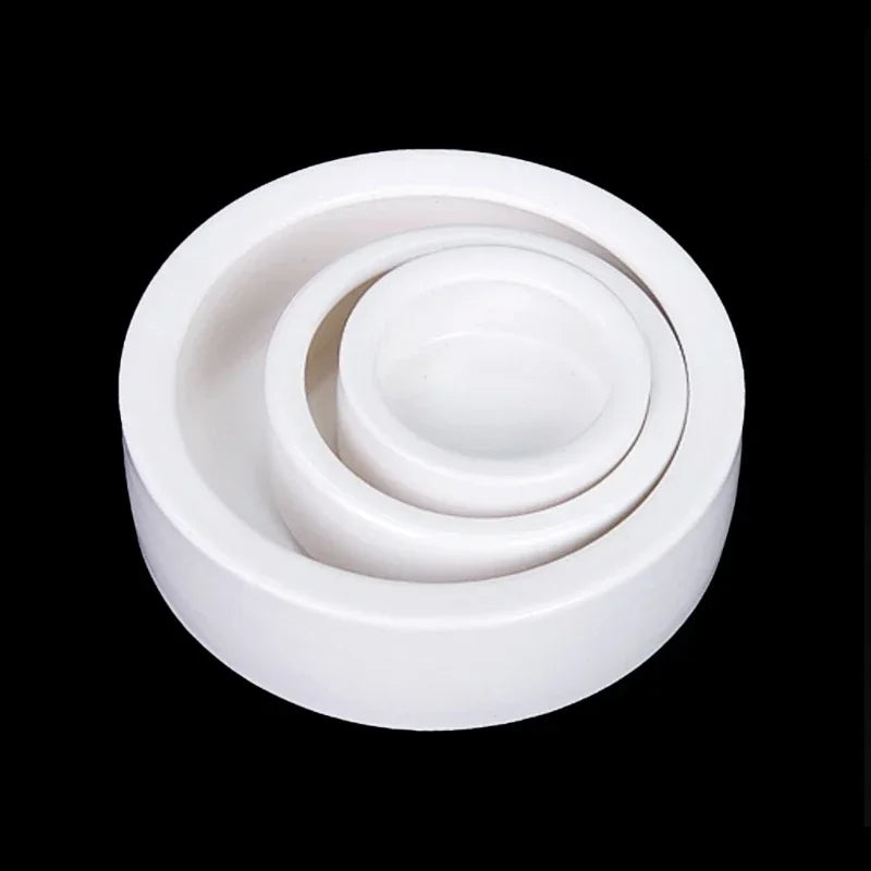 Chameleon feeding bowl with inward curved walls