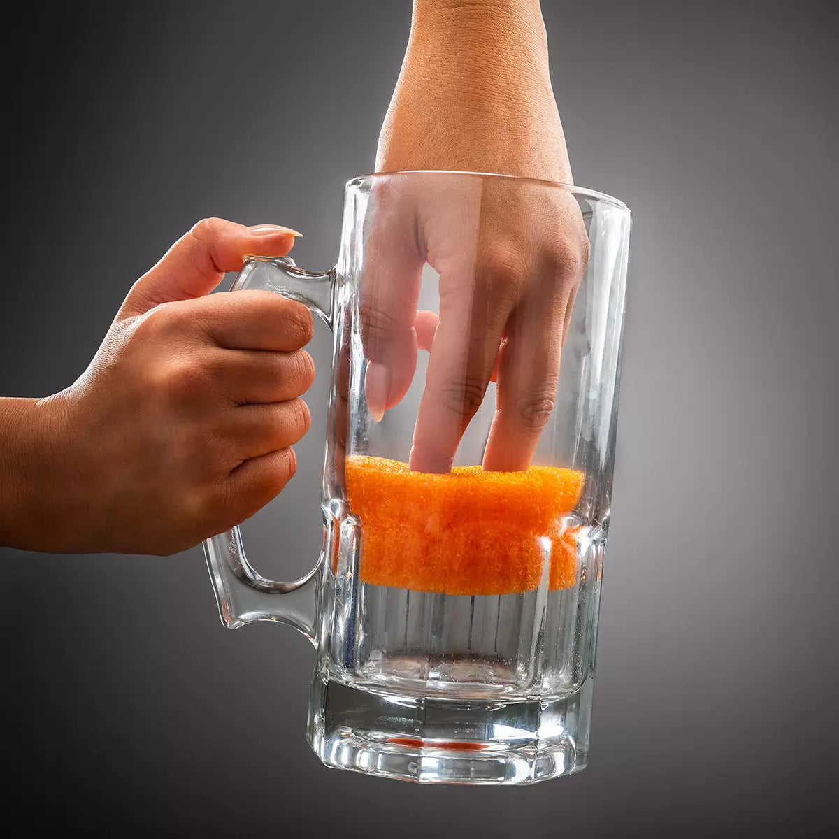 Ergonomic two-finger grip with smile design for utensils