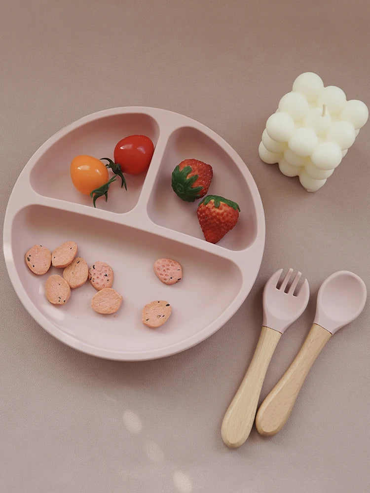 Infant mealtime set with spoon and fork included
