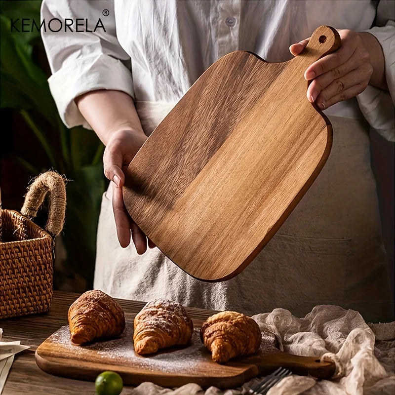 Wooden chopping board with integrated handle